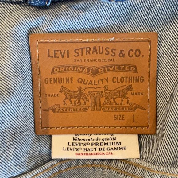 Levi’s Boyfriend Denim Jacket - Picture 3 of 3